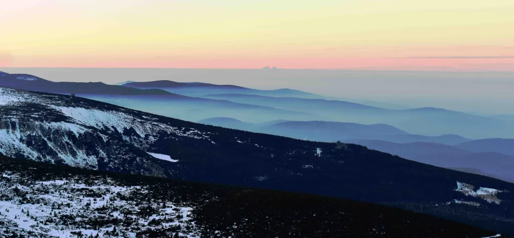 Mountain top islands on the sea of mist.